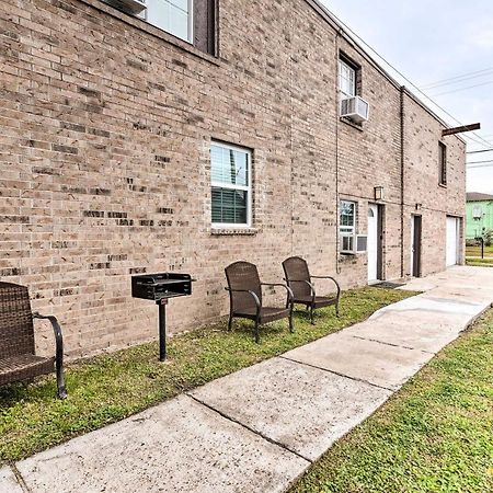 Cozy Galveston Apartment - Walk To Beach And Dining Εξωτερικό φωτογραφία