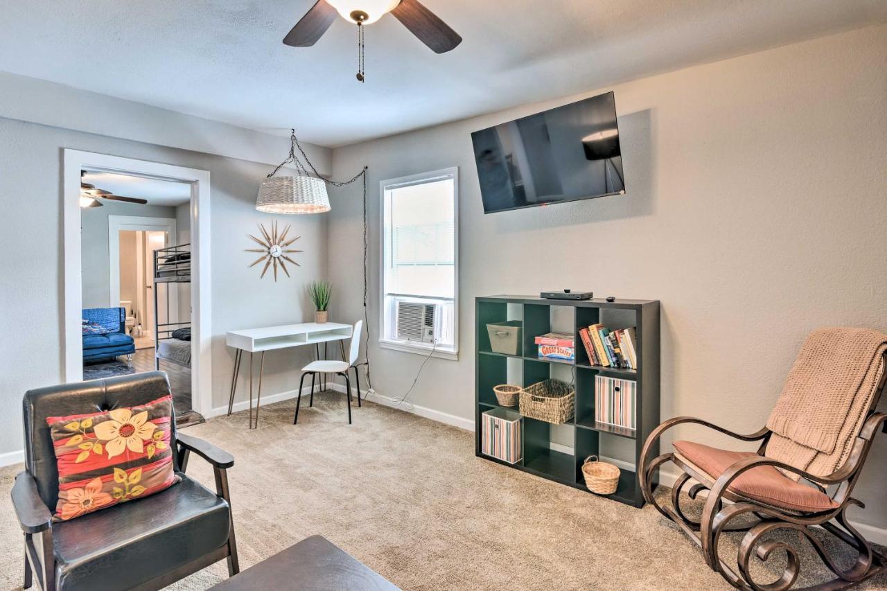 Cozy Galveston Apartment - Walk To Beach And Dining Εξωτερικό φωτογραφία