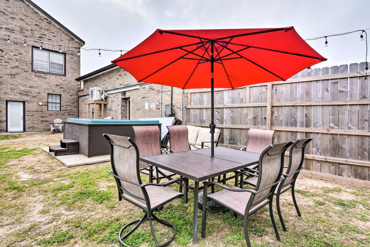 Cozy Galveston Apartment - Walk To Beach And Dining Εξωτερικό φωτογραφία