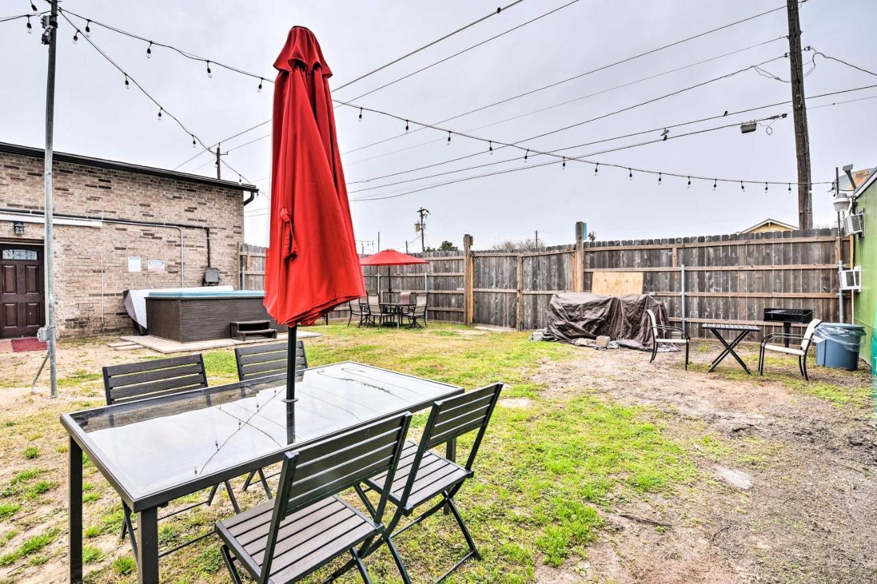 Cozy Galveston Apartment - Walk To Beach And Dining Εξωτερικό φωτογραφία