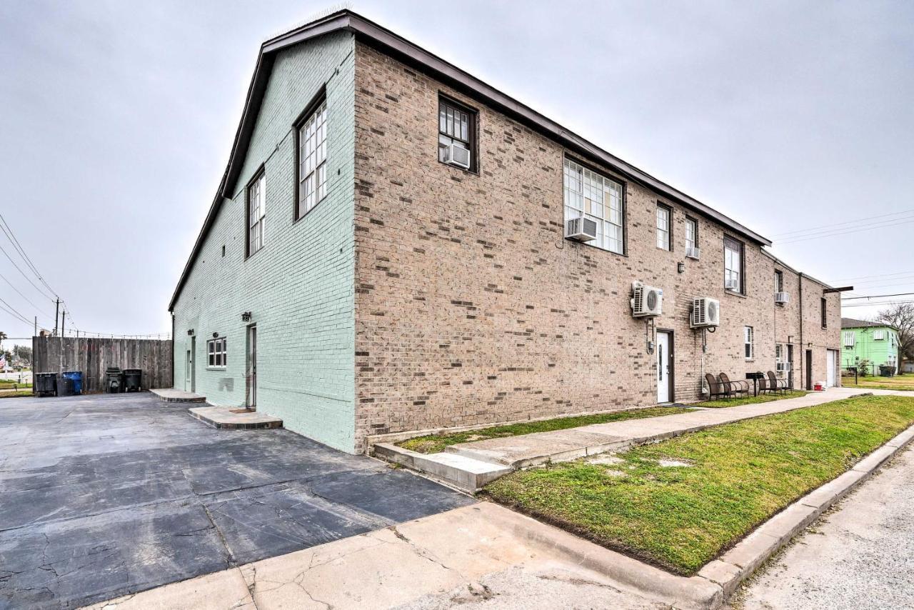 Cozy Galveston Apartment - Walk To Beach And Dining Εξωτερικό φωτογραφία
